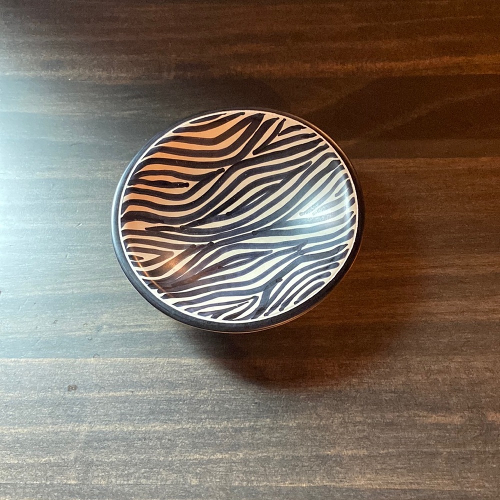 Shallow zebra jewellery dish
